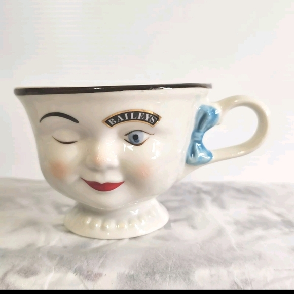 2 Anthropomorphic Baileys Irish Cream His & Hers Winking Mug / Teacup - Picture 5 of 9